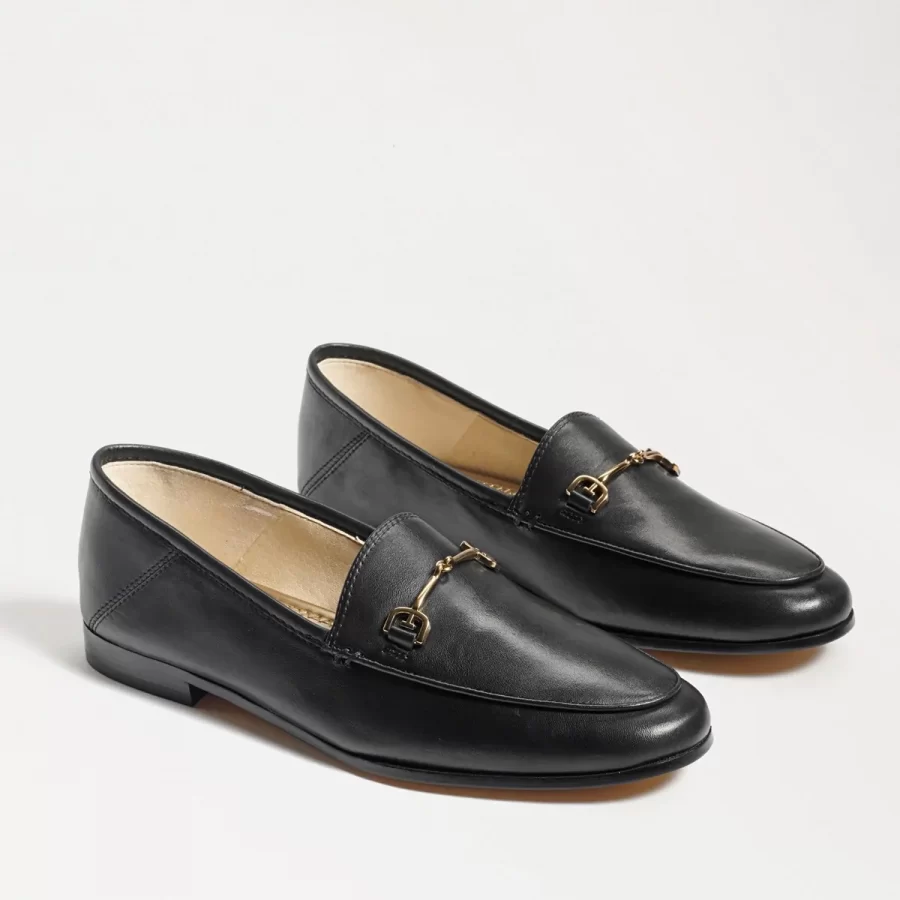   Loafers are becoming more and more popular, and are quickly replacing other flat everyday shoes like ballet flats.